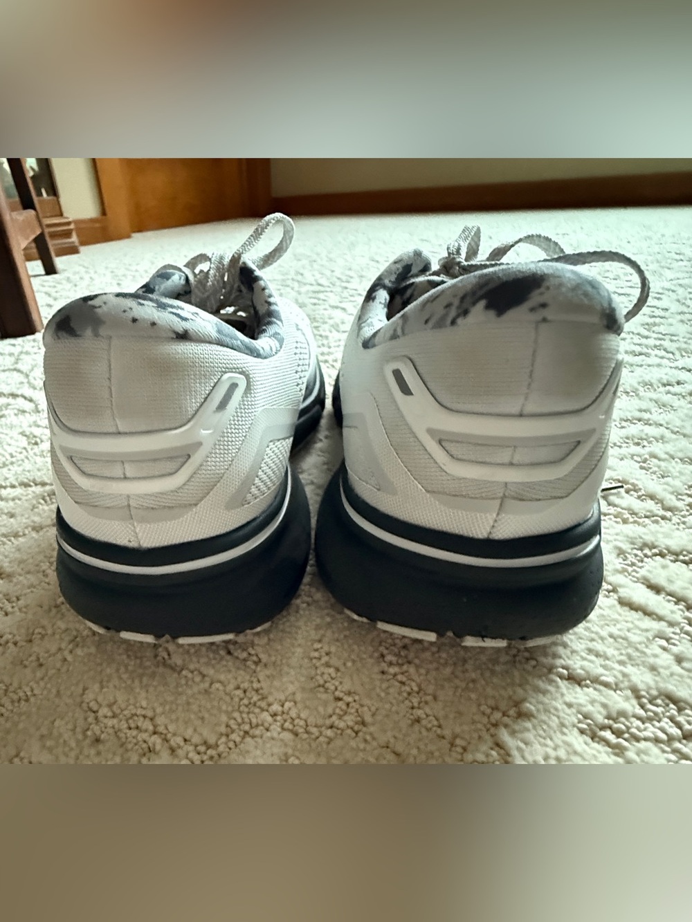 Brooks Women’s Size 10 Ghost 15 Running Shoe in White and Black. - Picture 3 of 10
